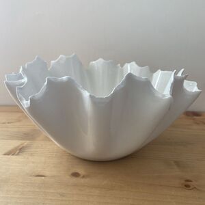 Harvey Nichols Bowl White  Porcelain Ruffled Edge Decorative/Serving Italy Made